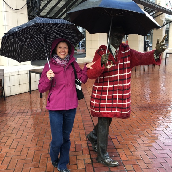 Meet your Posher, Cynthia - Picture 1 of 2